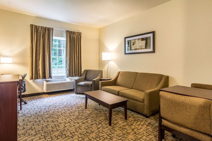 Cobblestone Hotel & Suites - Greenville
