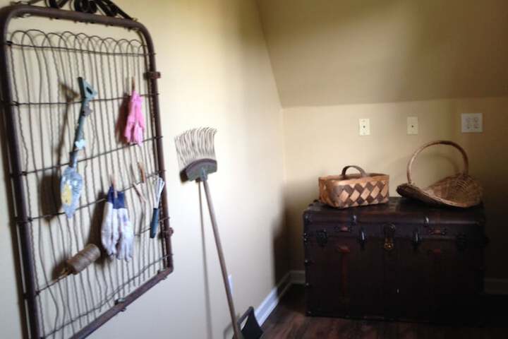 Room 10 of 27