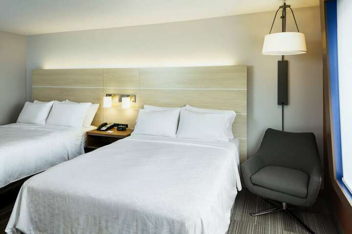 Holiday Inn Express & Suites Medford by IHG