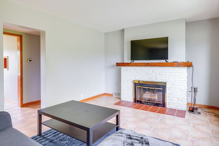 Pet-friendly New Berlin Retreat w / Patio & Yard!