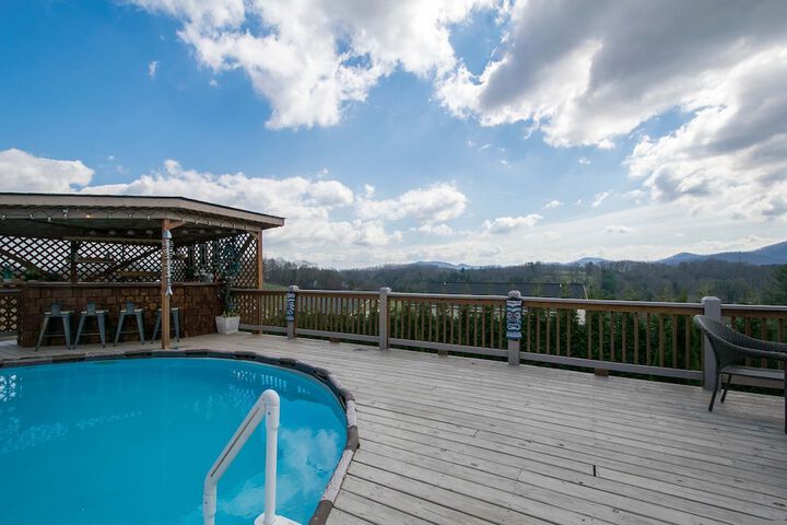Poolside ADU w Sauna Free Tix Tiki Bar Retreat