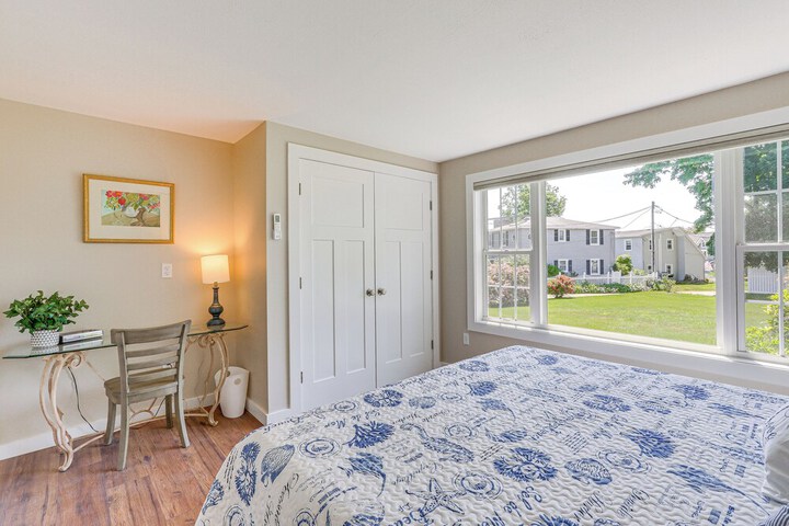 Old Saybrook Home w / Screened Porch & Ocean View!