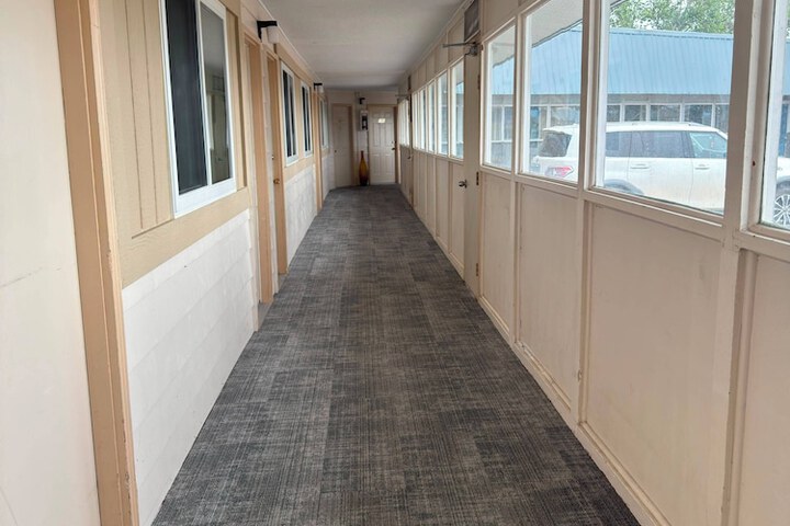 Parkway Motel & European Lodges