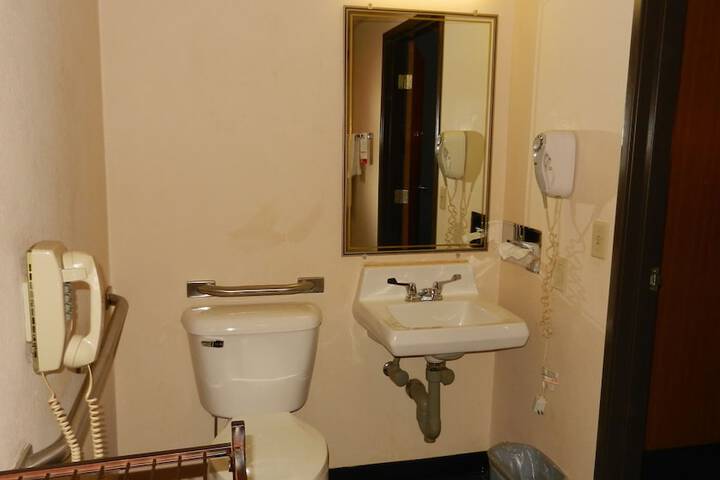 Room 30 of 46