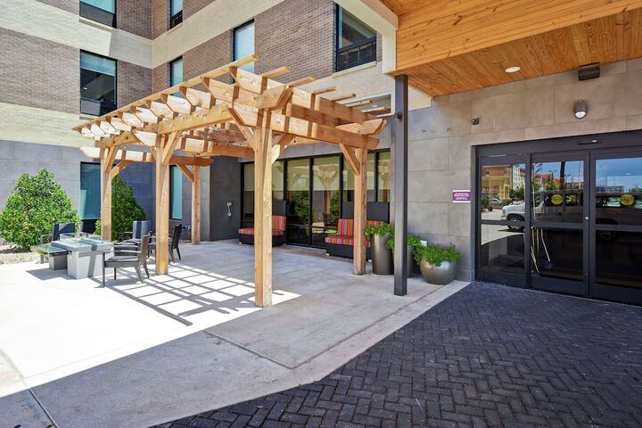 Hotel Exterior 38 of 41