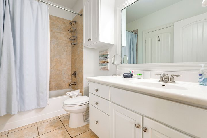 Lake LBJ Condo w / Private Balcony Lake Views