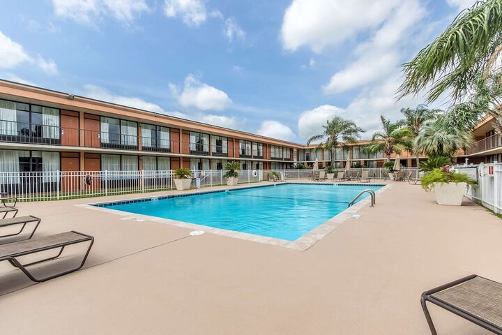 Pool 6 of 41