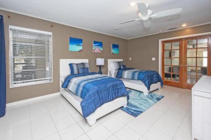 Starfruit Beach House