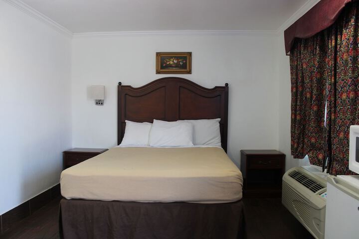 Room 53 of 69