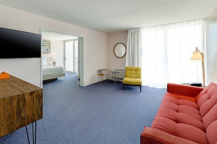 Room 48 of 77