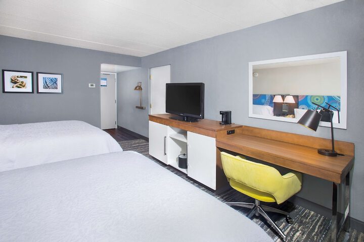 Room 10 of 32