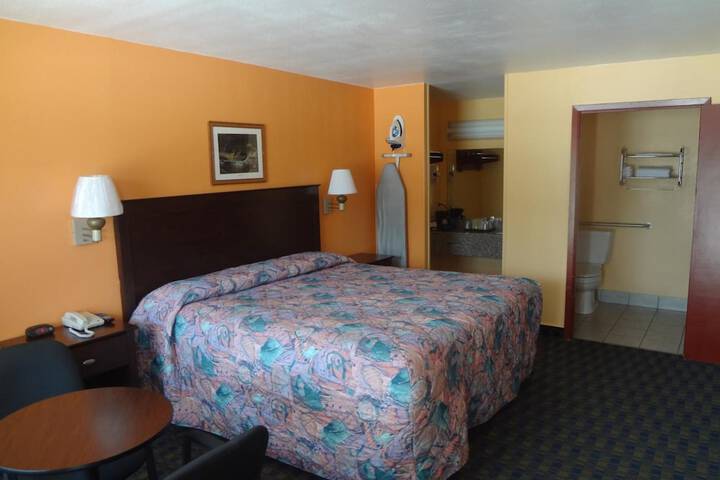 Room 12 of 28
