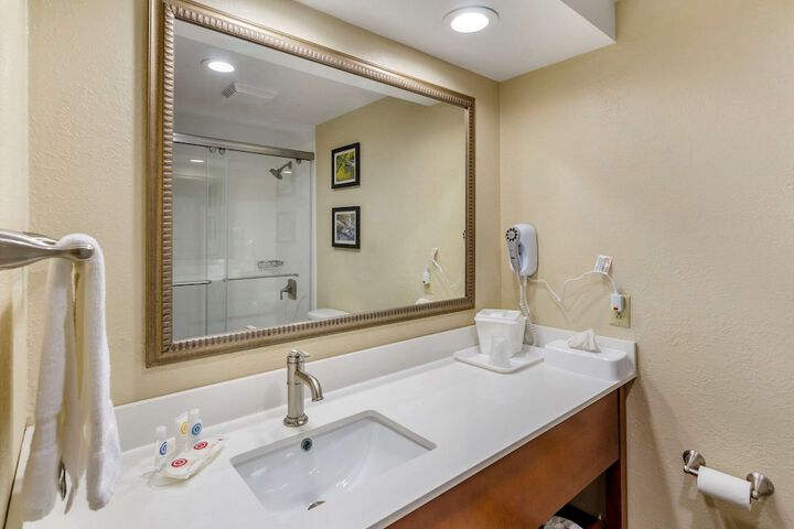 Room 10 of 34