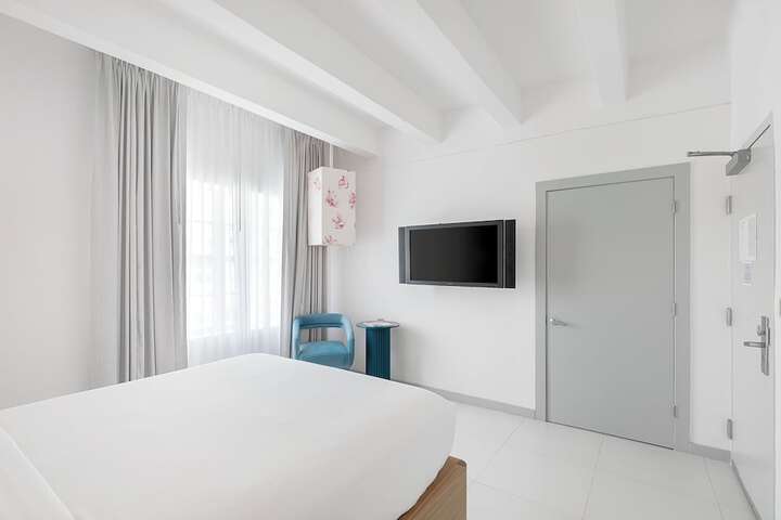 Room 21 of 35