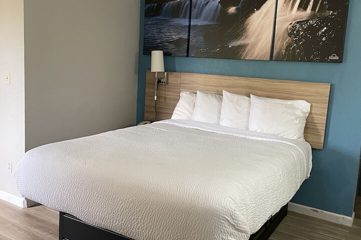Room 14 of 28