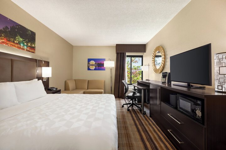 Holiday Inn Washington-Dulles International Airport by IHG