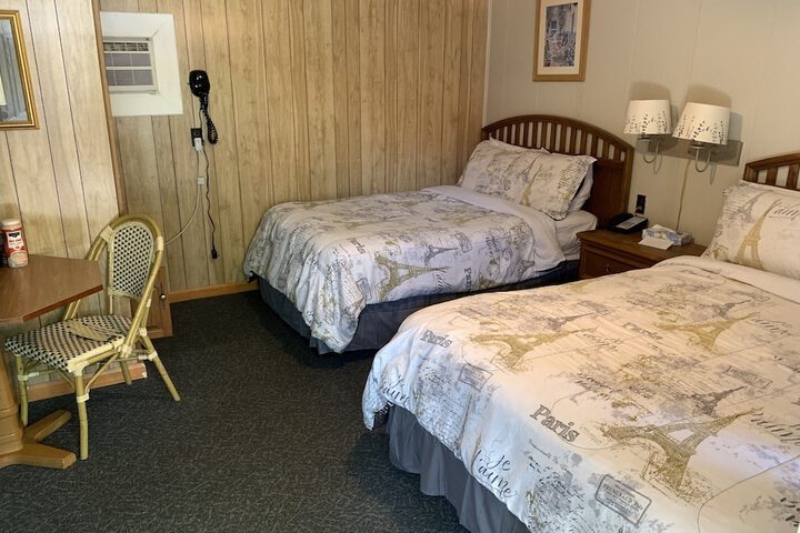 Phillips Historic Motel & Cottages
