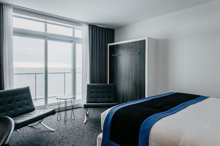 Room 27 of 83