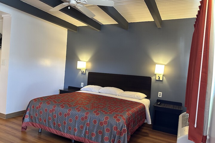 Room 11 of 21