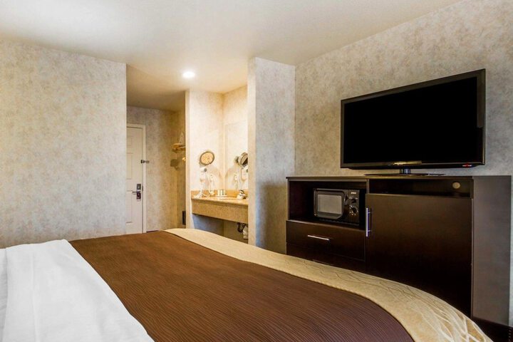 Room 16 of 32