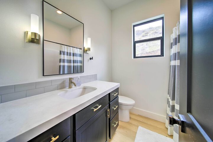 Modern Davenport Home w / Water View & Grill!
