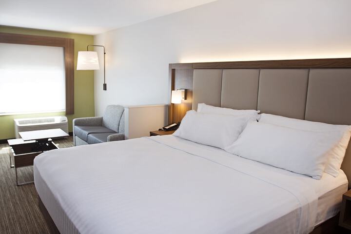 Room 34 of 59