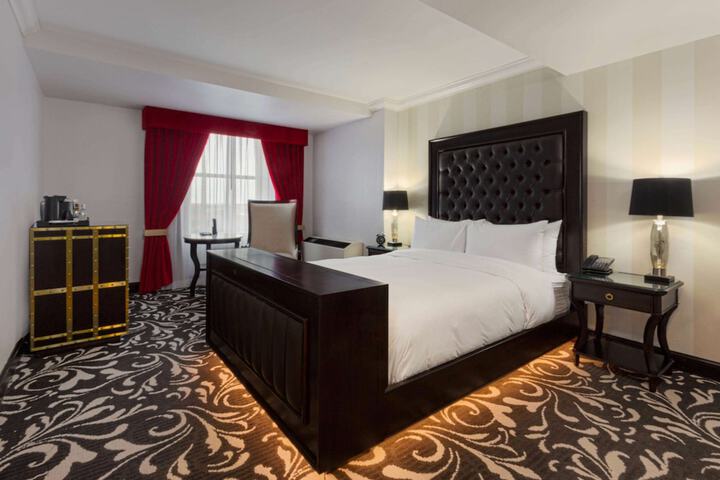 Room 17 of 27