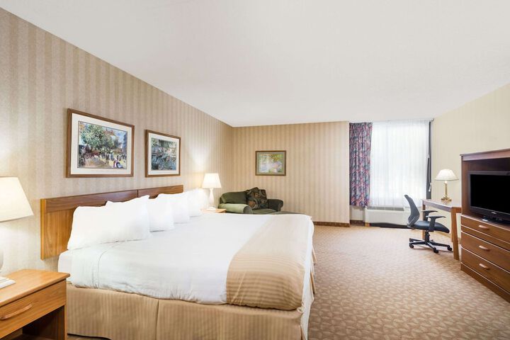 Ramada by Wyndham Watertown / Thousand Islands NY