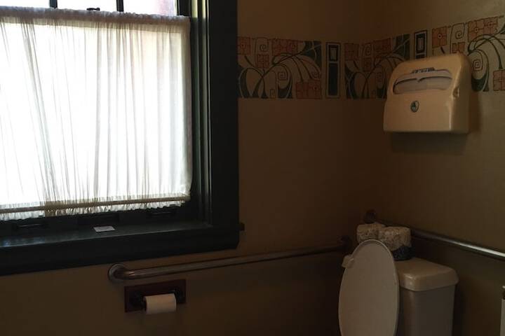 Room 47 of 125