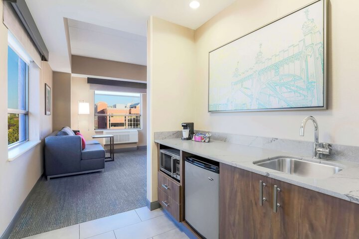 Hampton Inn & Suites Pittsburgh-Downtown