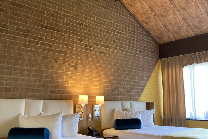 Room 50 of 98