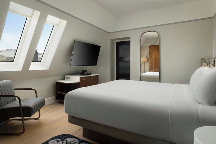 Room 48 of 131