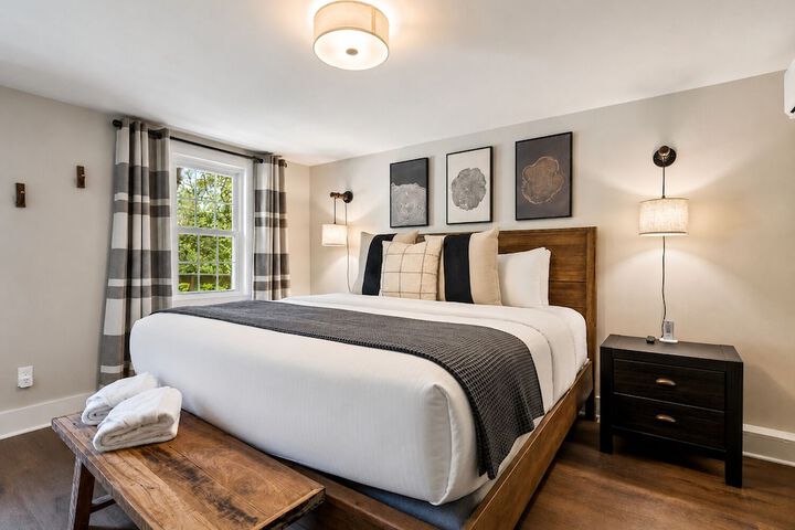 The Aurora Inn & Cottages