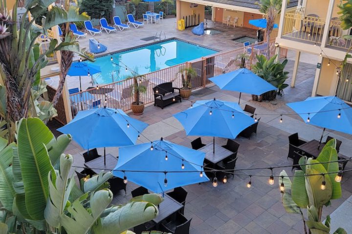 Hotel Exterior 41 of 42