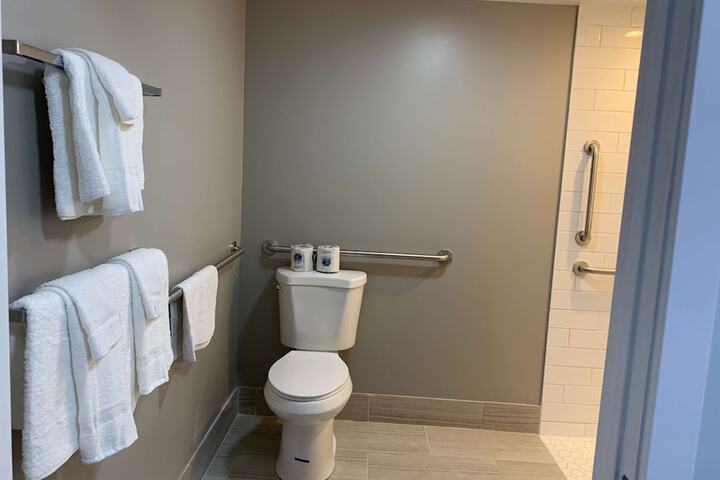 Room 5 of 16