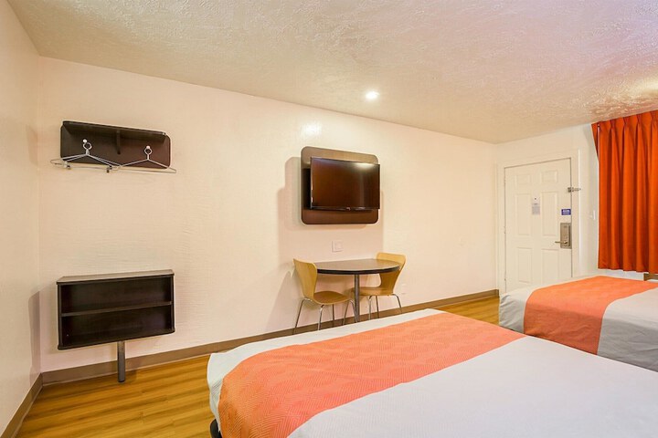 Motel 6 Madisonville TX