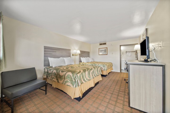 Room 11 of 38