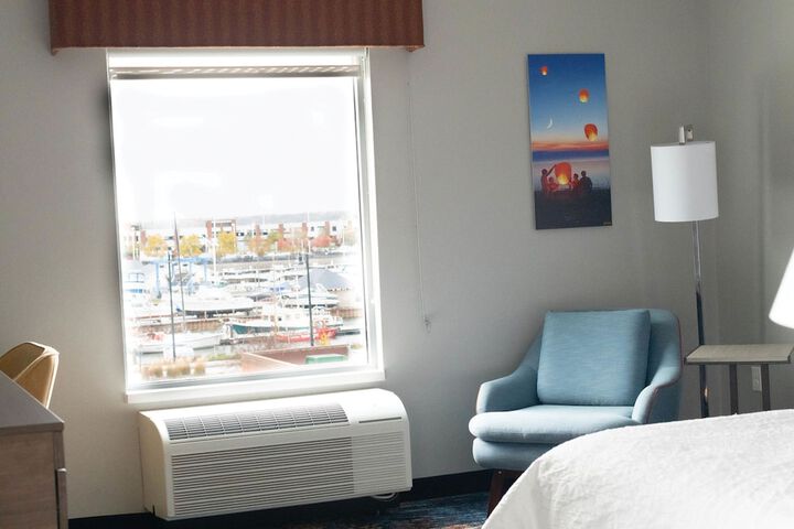 Hampton Inn & Suites Erie Bayfront