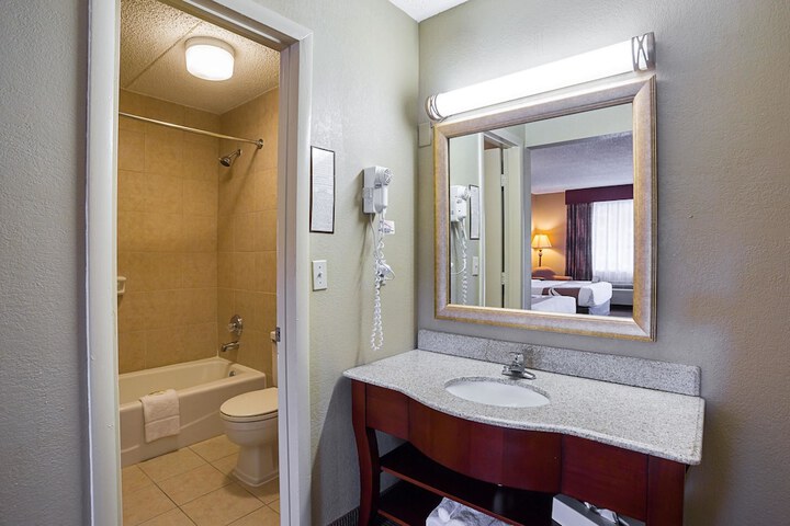 Room 21 of 27