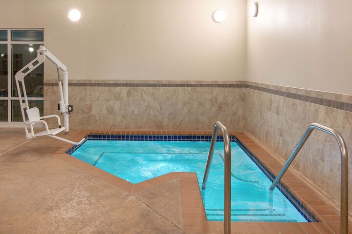 AmericInn by Wyndham Humboldt
