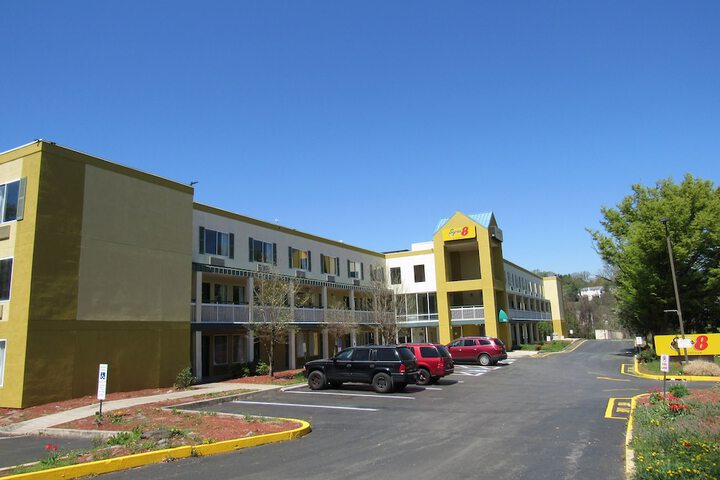 Super 8 by Wyndham New Cumberland