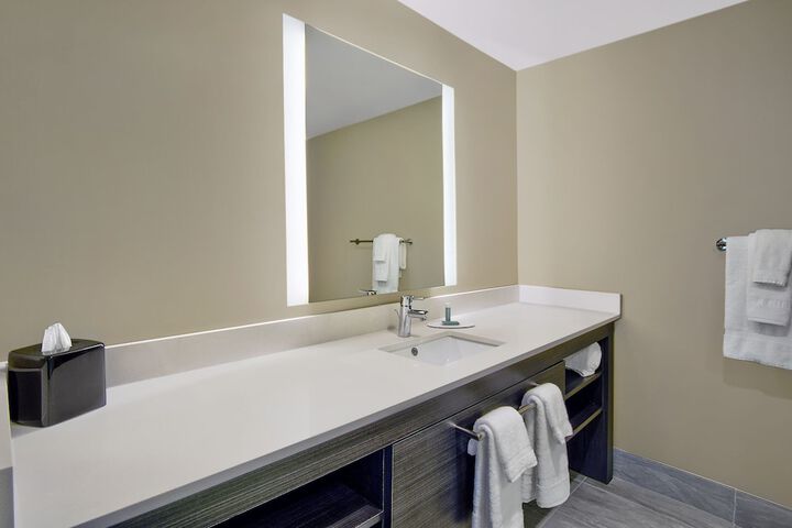 Room 13 of 27