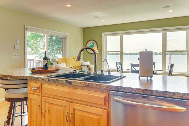 Lakeside Alexandria Retreat w / Deck + Boat Dock!