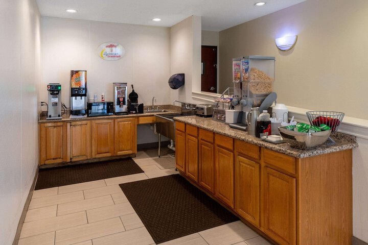 Super 8 by Wyndham Garland / Rowlett/East Dallas Area