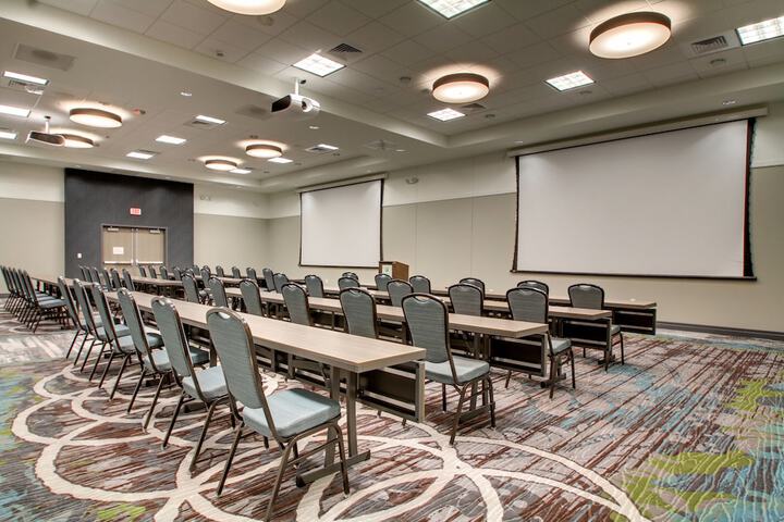 Holiday Inn & Suites Peoria at Grand Prairie by IHG