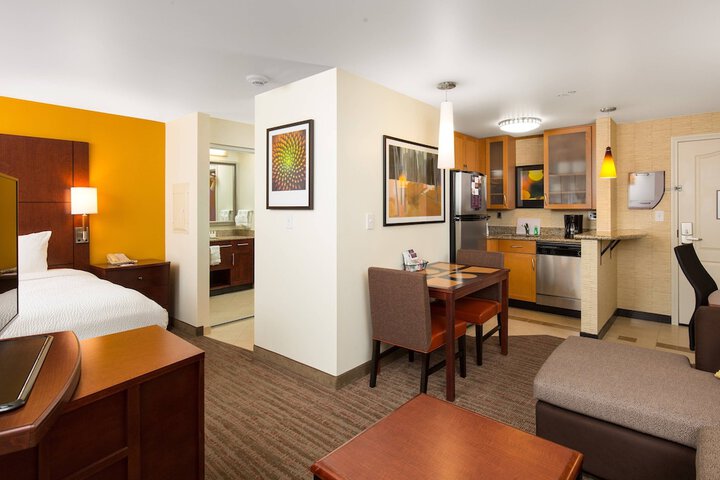 Room 21 of 33