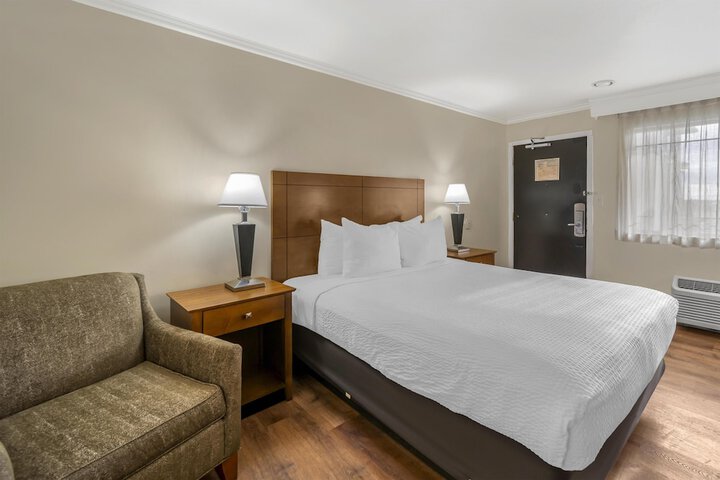 Best Western Plus Northwoods Inn
