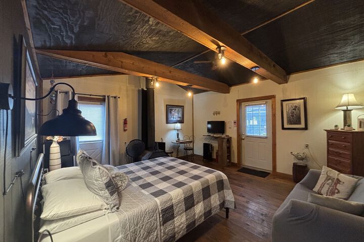The Iris Garden Downtown Cottages and Suites