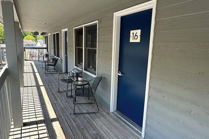 DownTown Inn