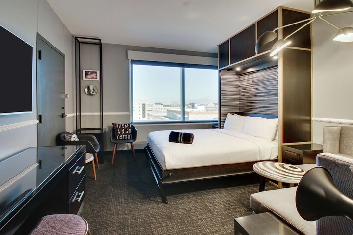 The Rose Chicago Tapestry Collection by Hilton